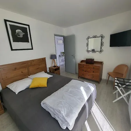 L Ephejules Apartment *